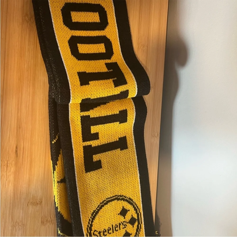 Pittsburgh Steelers Black and Gold 'Steel City' Knit Scarf